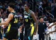 西亚卡姆重返赛场，持续失利首场状态出色，雄鹿观众沸腾！